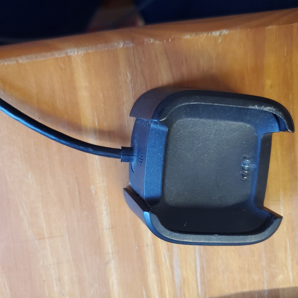 Fitbit Versa - Picture 2 of 3
